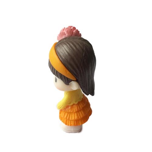 Dziewczynka z pomarańczową opaską na głowie 2.jpg