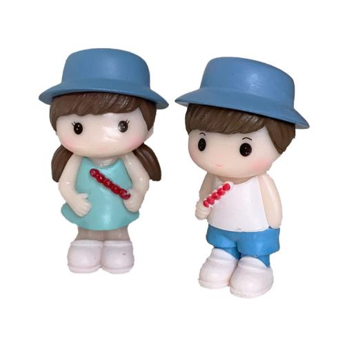 Dziewczynka i chłopiec nad jeziorem