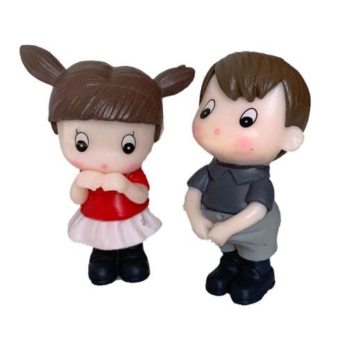 Dziewczynka i chłopiec na urodzinach