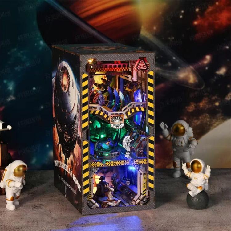 Interstellar*- Miniaturowy domek Book Nook Aslowsnail