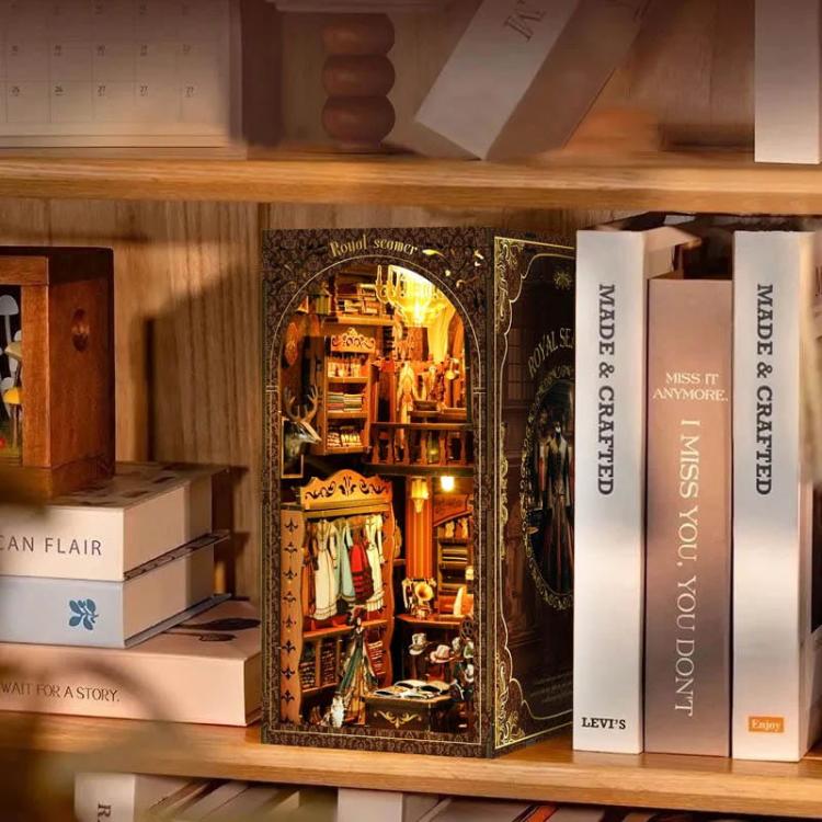 Królewski krawiec* - Book Nook