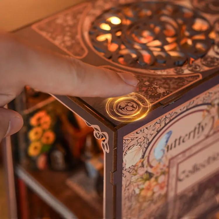 Muzeum motyli*- Miniaturowy domek Book Nook Aslowsnail