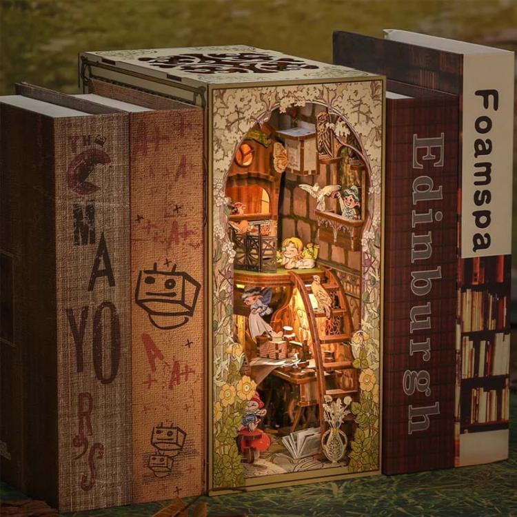 Siódme niebo - Miniaturowy domek Book Nook CuteBee