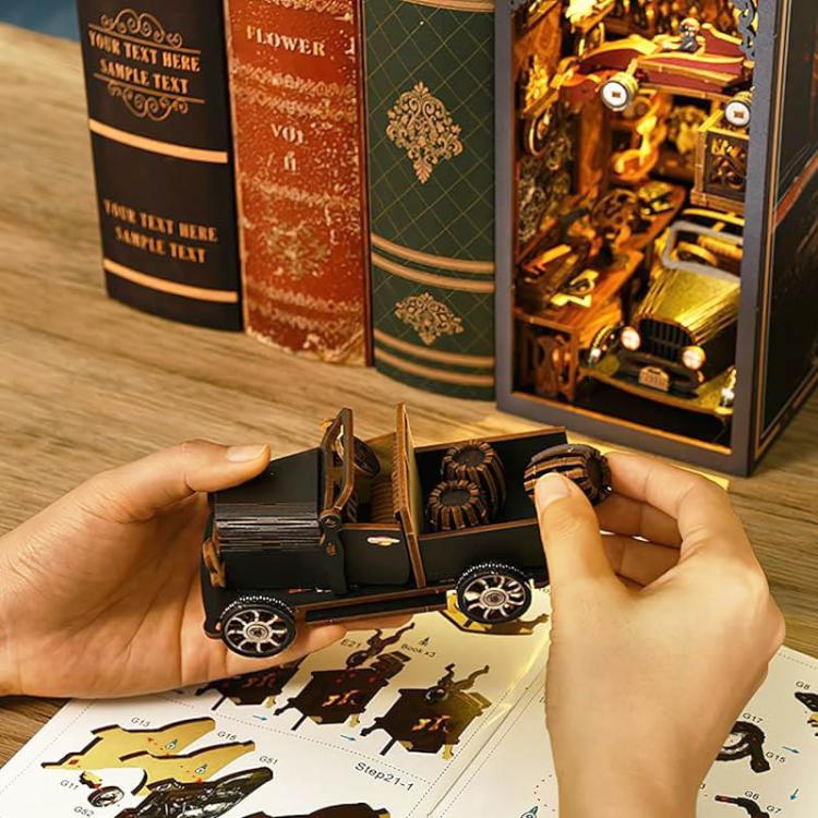 Vintage Car*- Miniaturowy domek Book Nook Aslowsnail