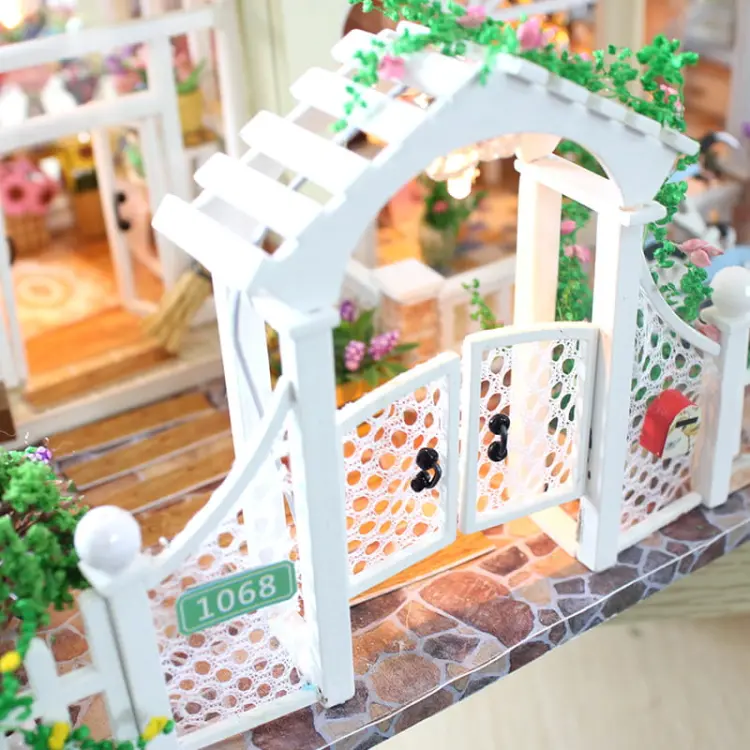 Miniaturowy domek Willa w kwiatach