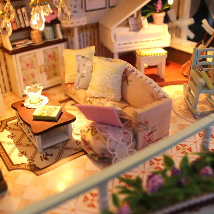 Miniaturowy domek Willa w kwiatach