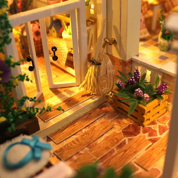 Miniaturowy domek Willa w kwiatach