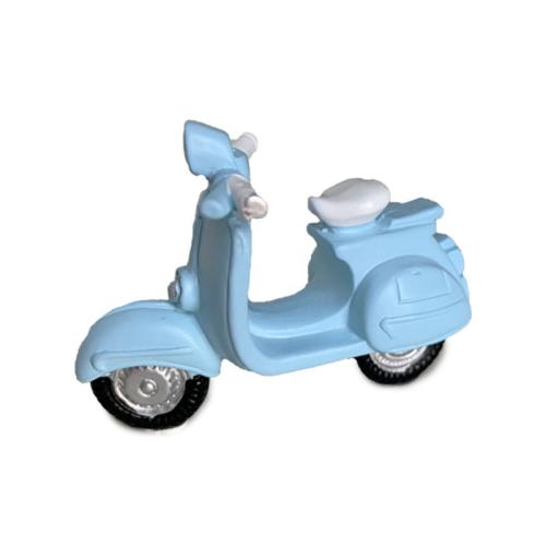 Skuter Vespa niebieska.jpg