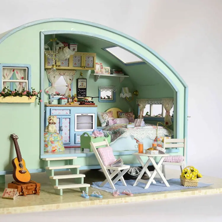 Miniaturowy domek - Wakacje na kempingu
