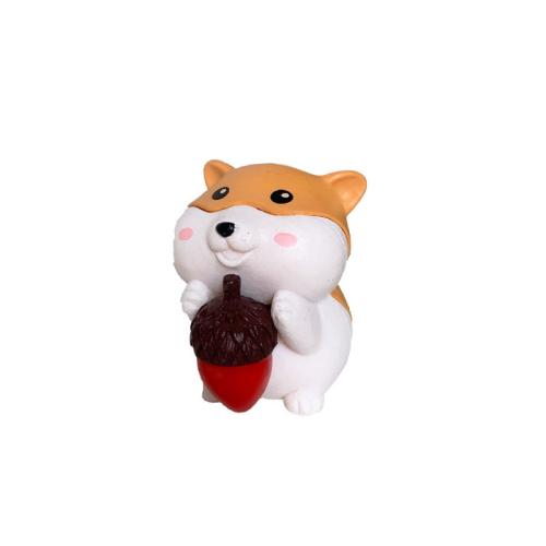 Chomik beżowy z żołędziem