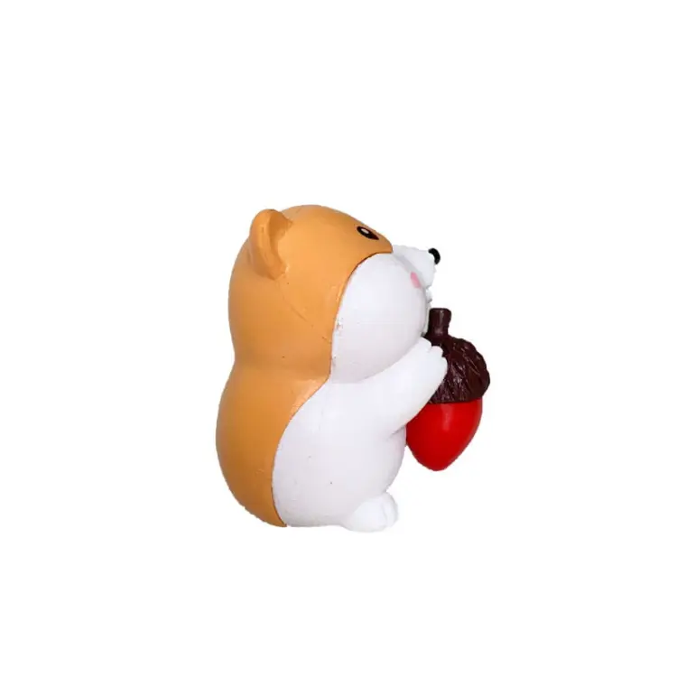 Chomik beżowy z żołędziem
