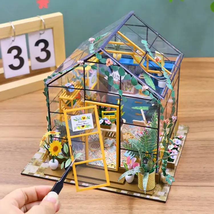 Kolorowa szklarnia*- Miniaturowy domek