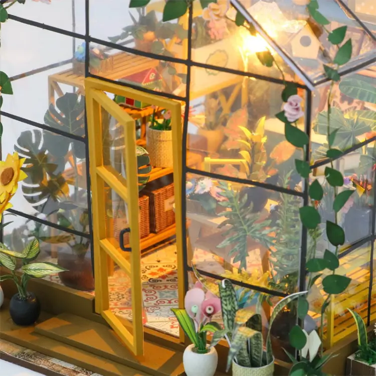 Kolorowa szklarnia*- Miniaturowy domek