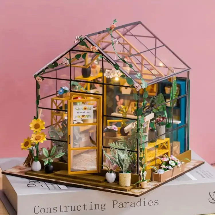Kolorowa szklarnia*- Miniaturowy domek