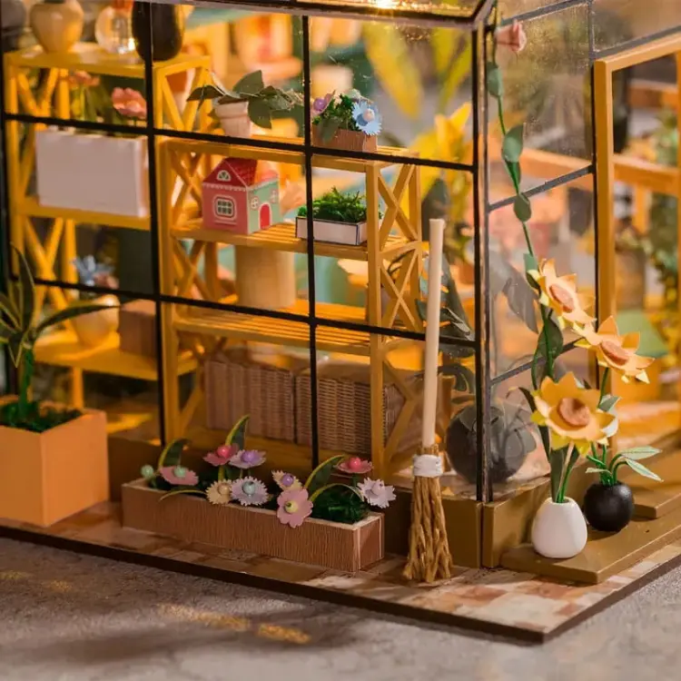 Kolorowa szklarnia*- Miniaturowy domek