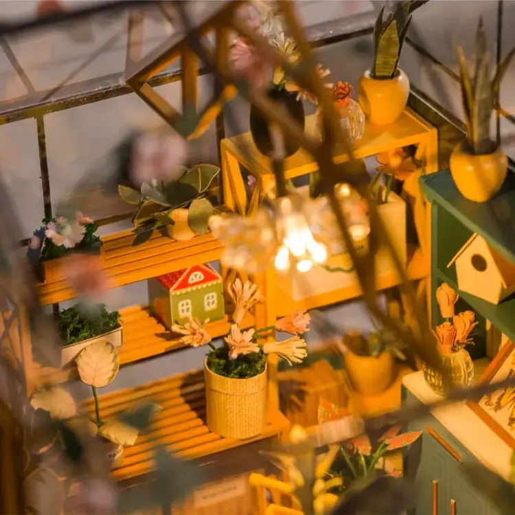 Kolorowa szklarnia*- Miniaturowy domek