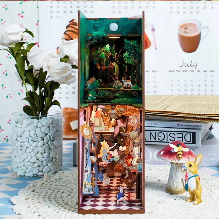 Alicja w Krainie Czarów - Book Nook Tonecheer