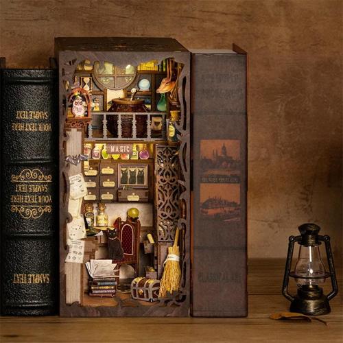 Magiczna apteka* - Book Nook CuteBee