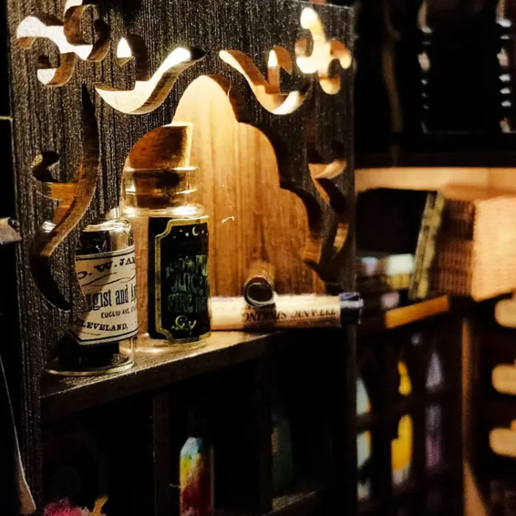Magiczna apteka* - Book Nook CuteBee