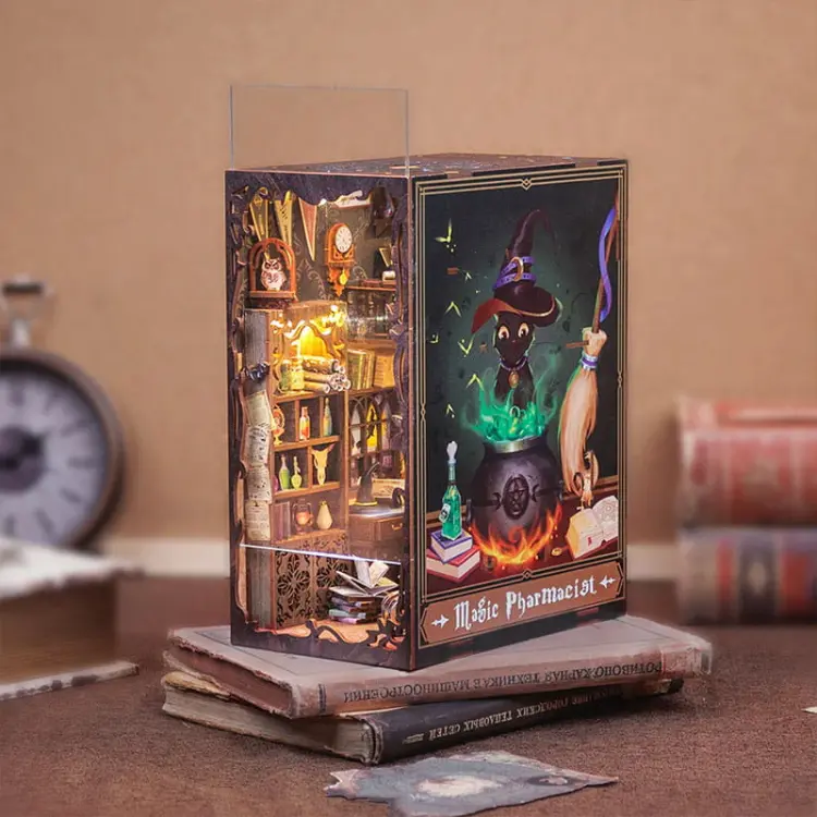 Magiczna apteka* - Book Nook CuteBee