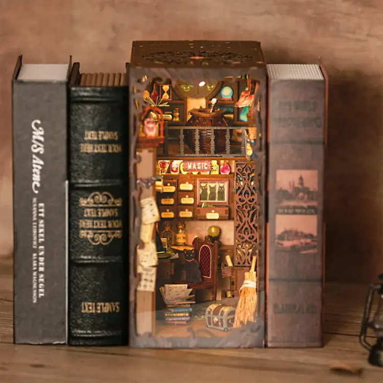Magiczna apteka* - Book Nook CuteBee