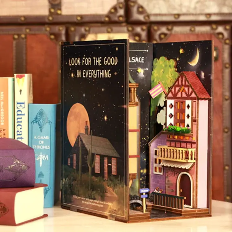 Spacer pod gwiazdami - Book Nook CuteBee