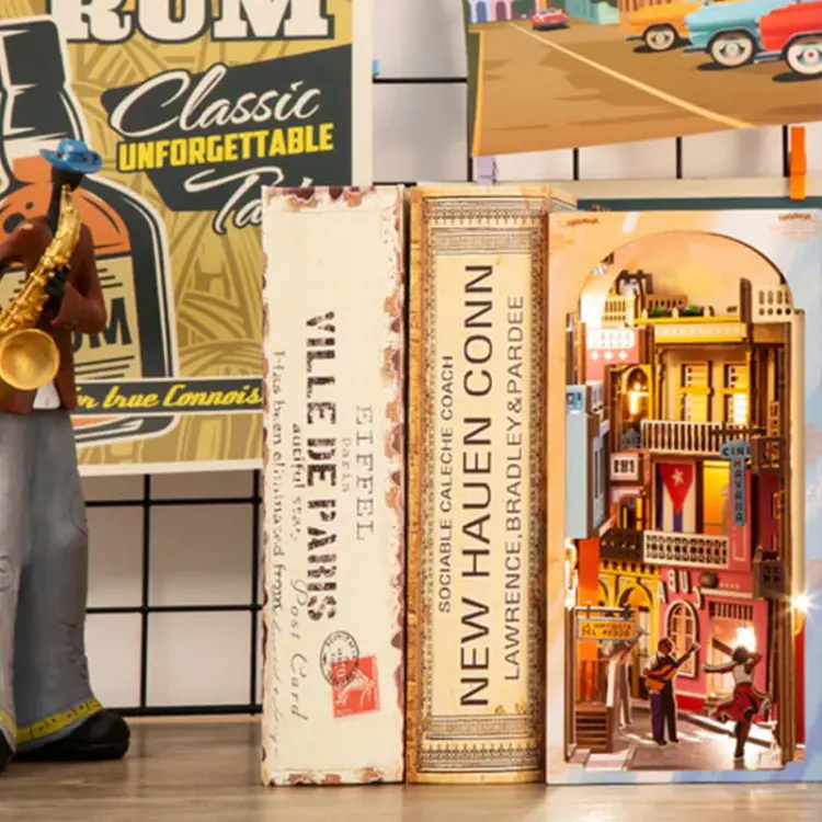 Spacer po Havanie - Book Nook CuteBee