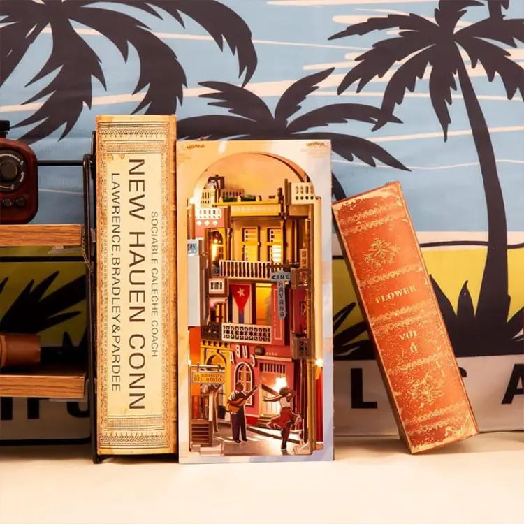 Spacer po Havanie - Book Nook CuteBee