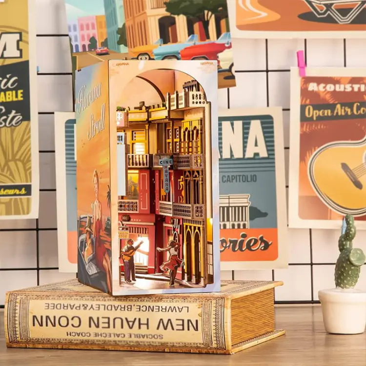 Spacer po Havanie - Book Nook CuteBee