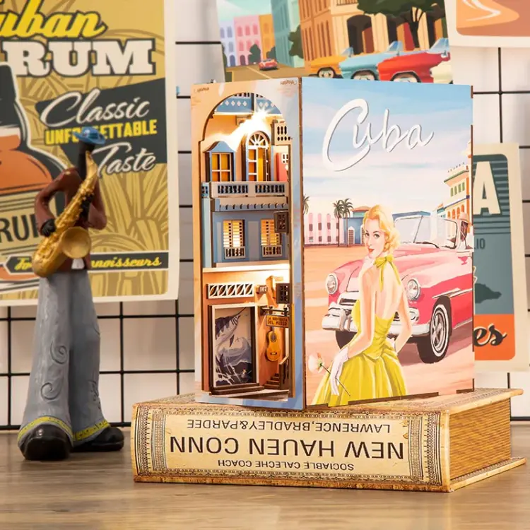 Spacer po Havanie - Book Nook CuteBee