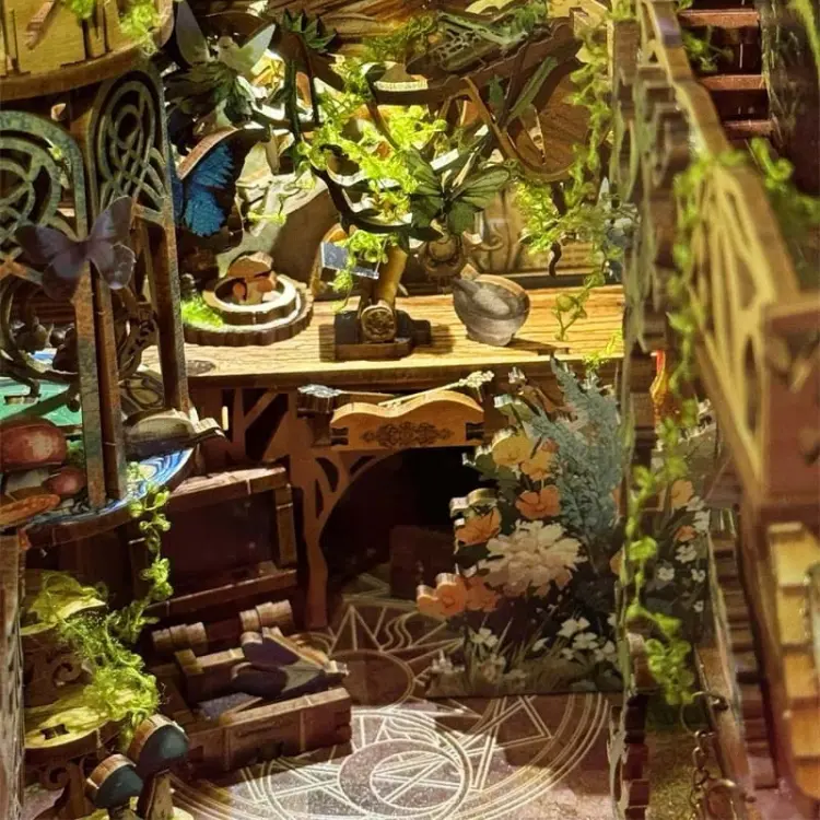 Poszukiwacze skarbów* - Miniaturowy domek Book Nook Joincon