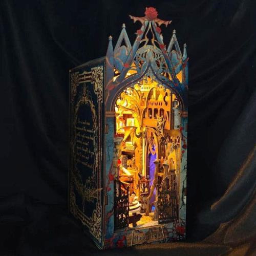 Blask magii - Miniaturowy domek Book Nook Joincon