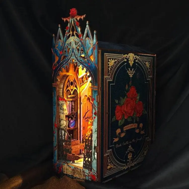 Blask magii - Miniaturowy domek Book Nook Joincon