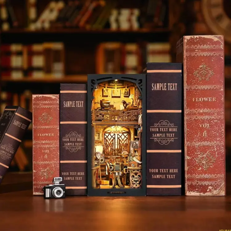 Fotografia z dawnych lat* - Miniaturowy domek Book Nook Aslowsnail