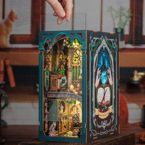 Pokój życzeń*- Miniaturowy domek Book Nook CuteBee