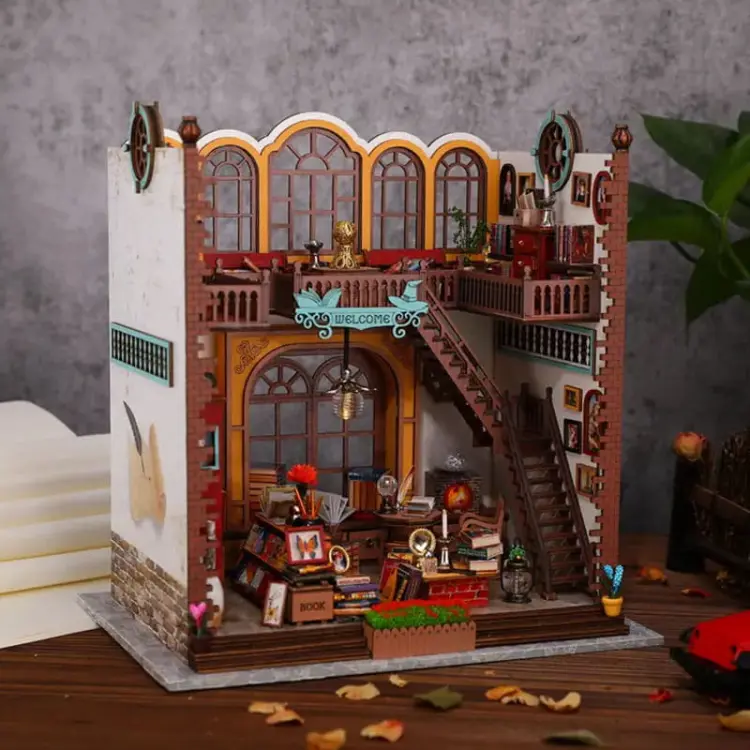 Księgarnia Esy i floresy* - Miniaturowy domek