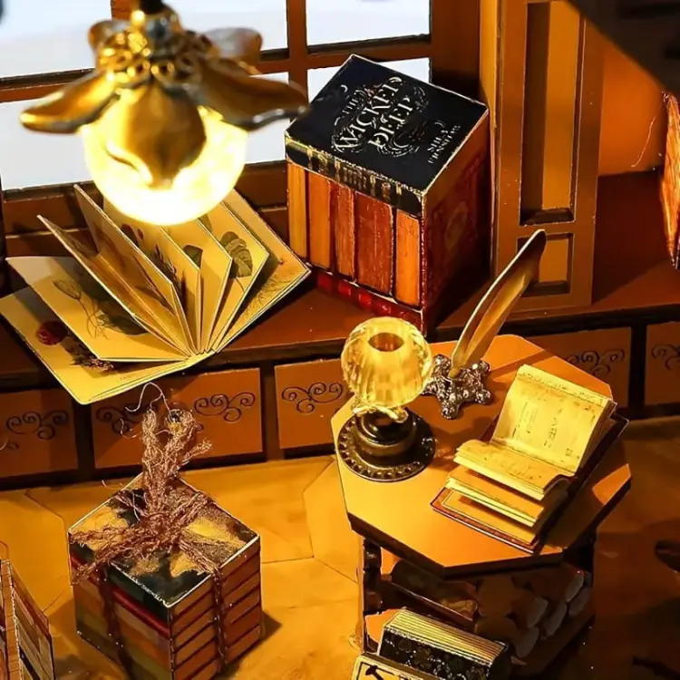 Księgarnia Esy i floresy* - Miniaturowy domek