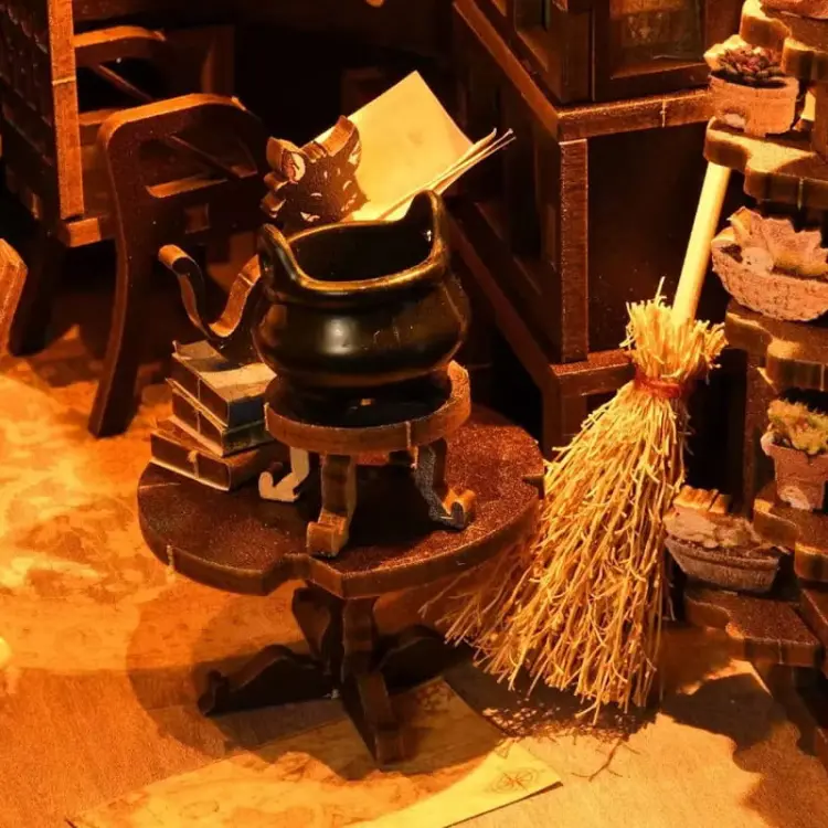 Akademia magii*- Miniaturowy domek Book Nook Aslowsnail