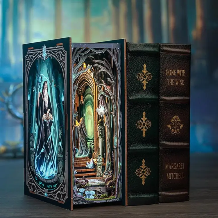 Wrota magii* - Book Nook CuteBee