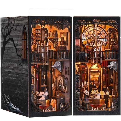 Dracula family* - Miniaturowy domek Book Nook Aslowsnail