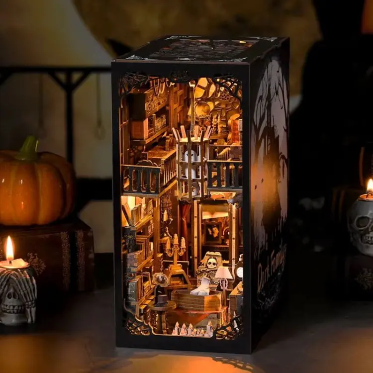 Dracula family* - Miniaturowy domek Book Nook Aslowsnail