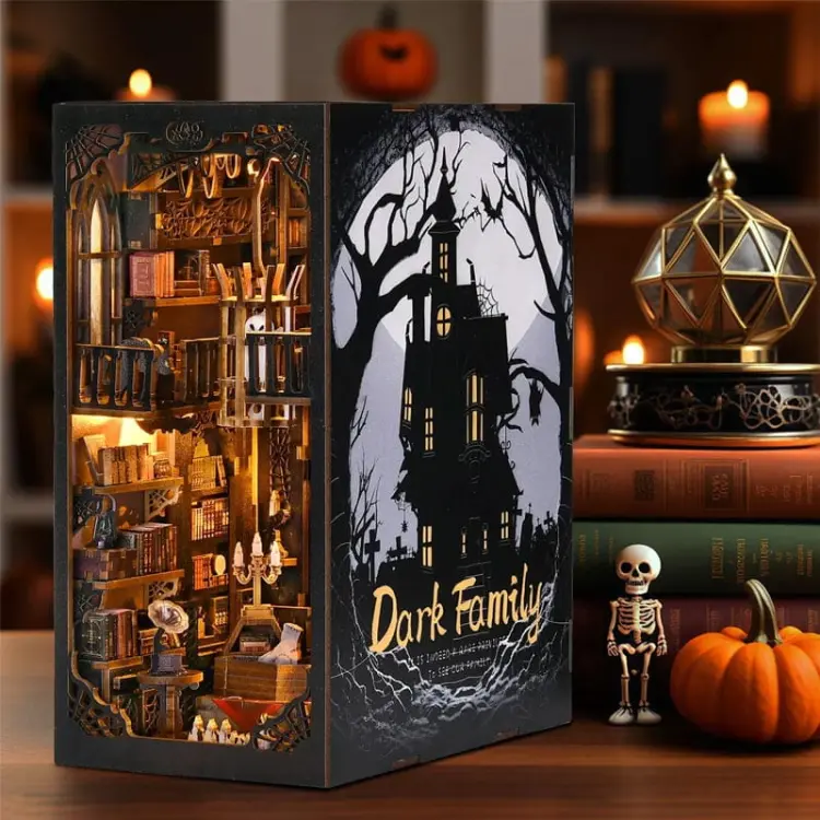 Dracula family* - Miniaturowy domek Book Nook Aslowsnail