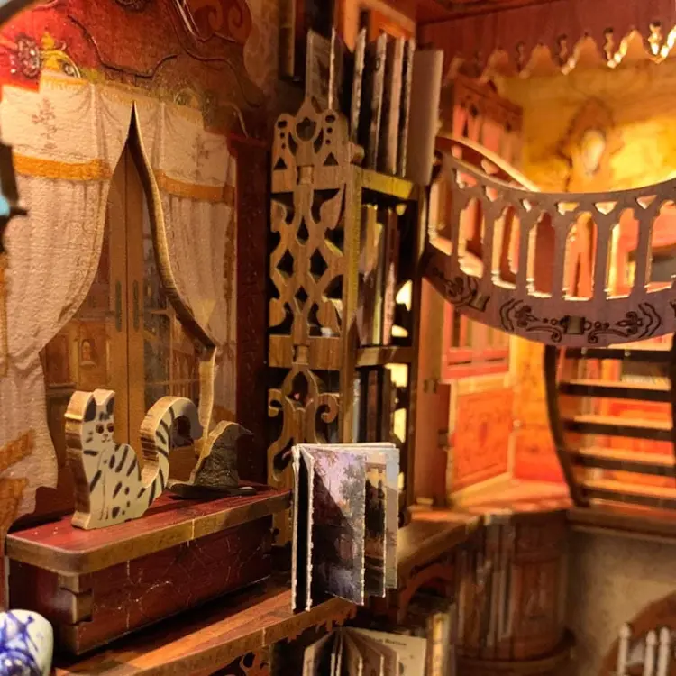 Dziedzictwo czarodziejów - Miniaturowy domek Book Nook Joincon