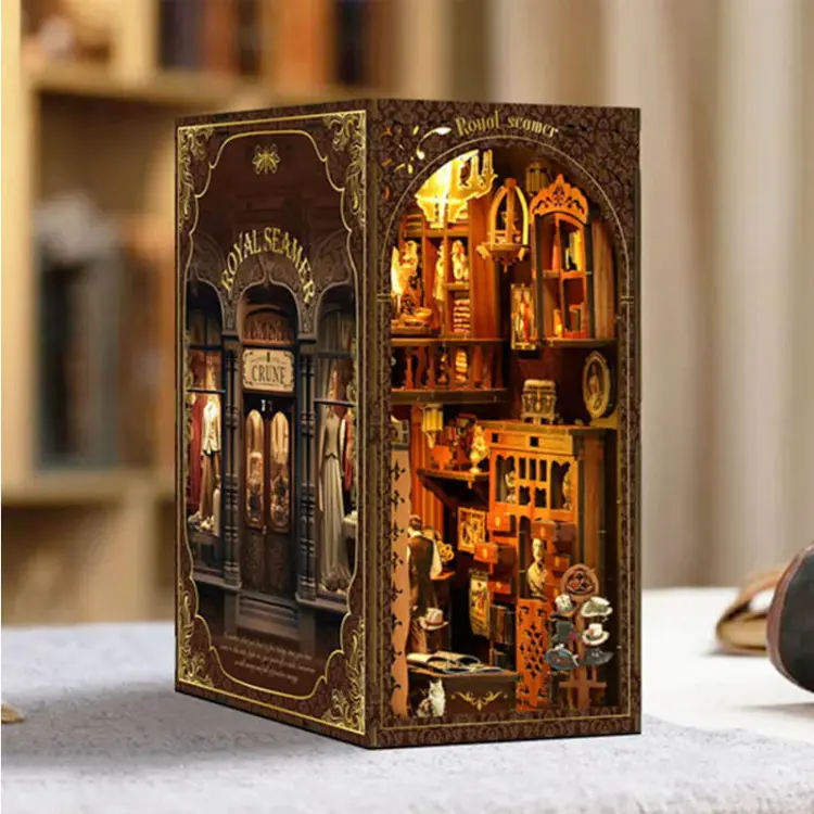 Królewski krawiec* - Book Nook