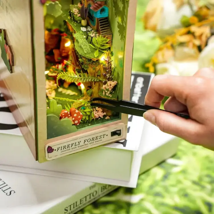 Zaczarowany las - Miniaturowy domek Book Nook