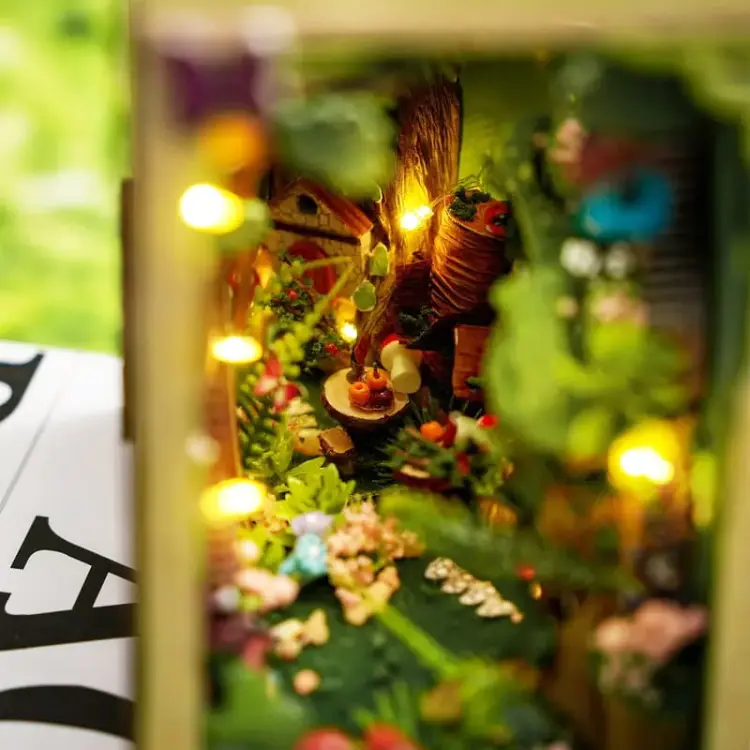 Zaczarowany las - Miniaturowy domek Book Nook