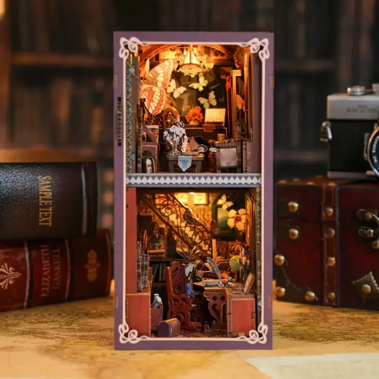 Muzeum motyli*- Miniaturowy domek Book Nook Aslowsnail