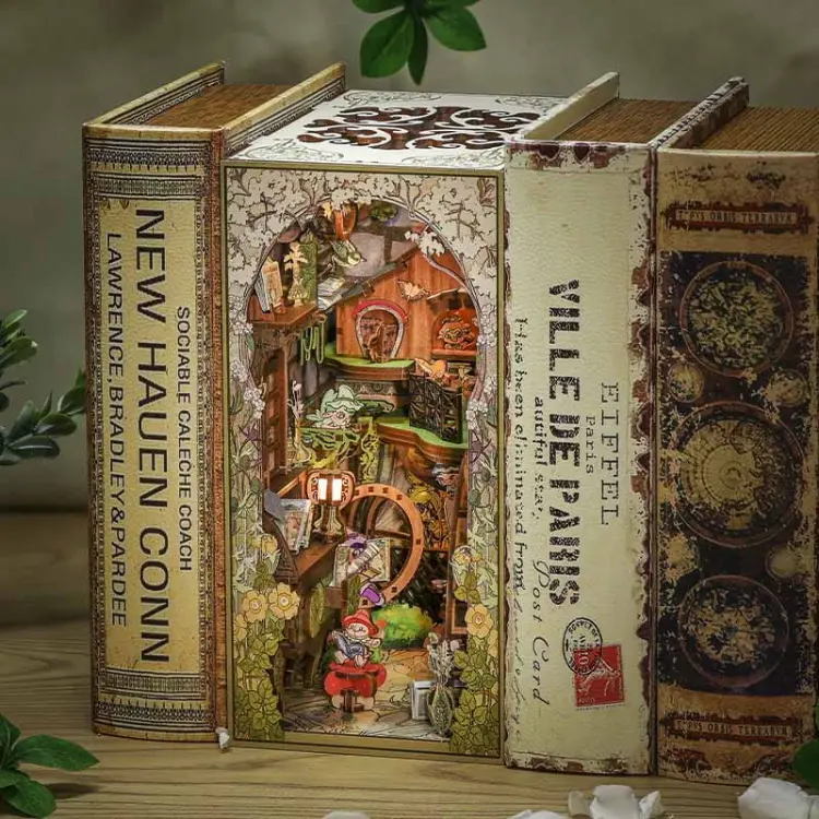 Siódme niebo - Miniaturowy domek Book Nook CuteBee
