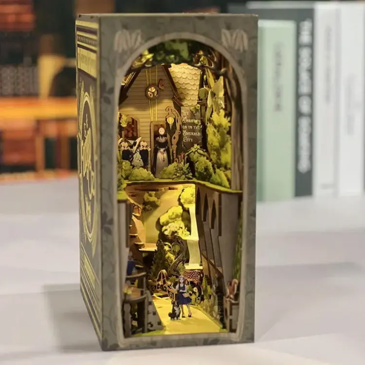 Czarnoksiężnik z Krainy OZ* - Miniaturowy domek Book Nook Aslowsnail
