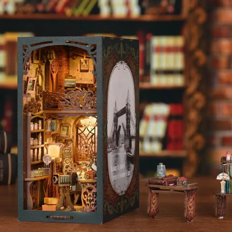 Fotografia z dawnych lat* - Miniaturowy domek Book Nook Aslowsnail